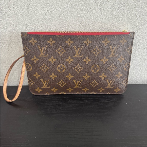Louis Vuitton Neverfull MM - Picture 7 of 8